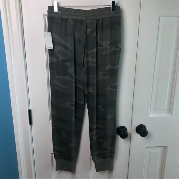 Super soft Splendid Camo Joggers size Medium - Picture 5 of 6
